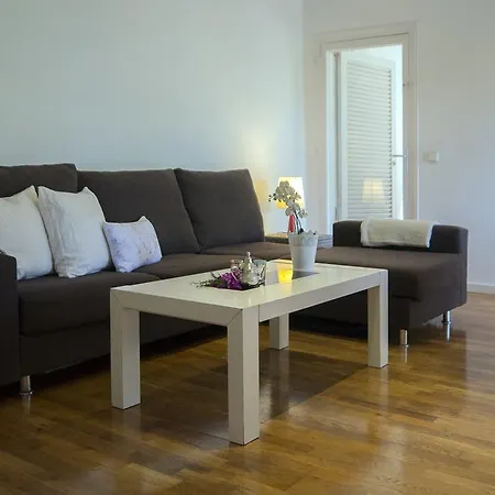 Monica Apartman *